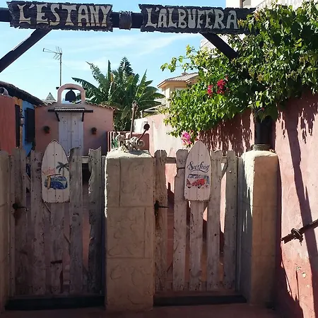 Casas Tematicas Junto Al Mar